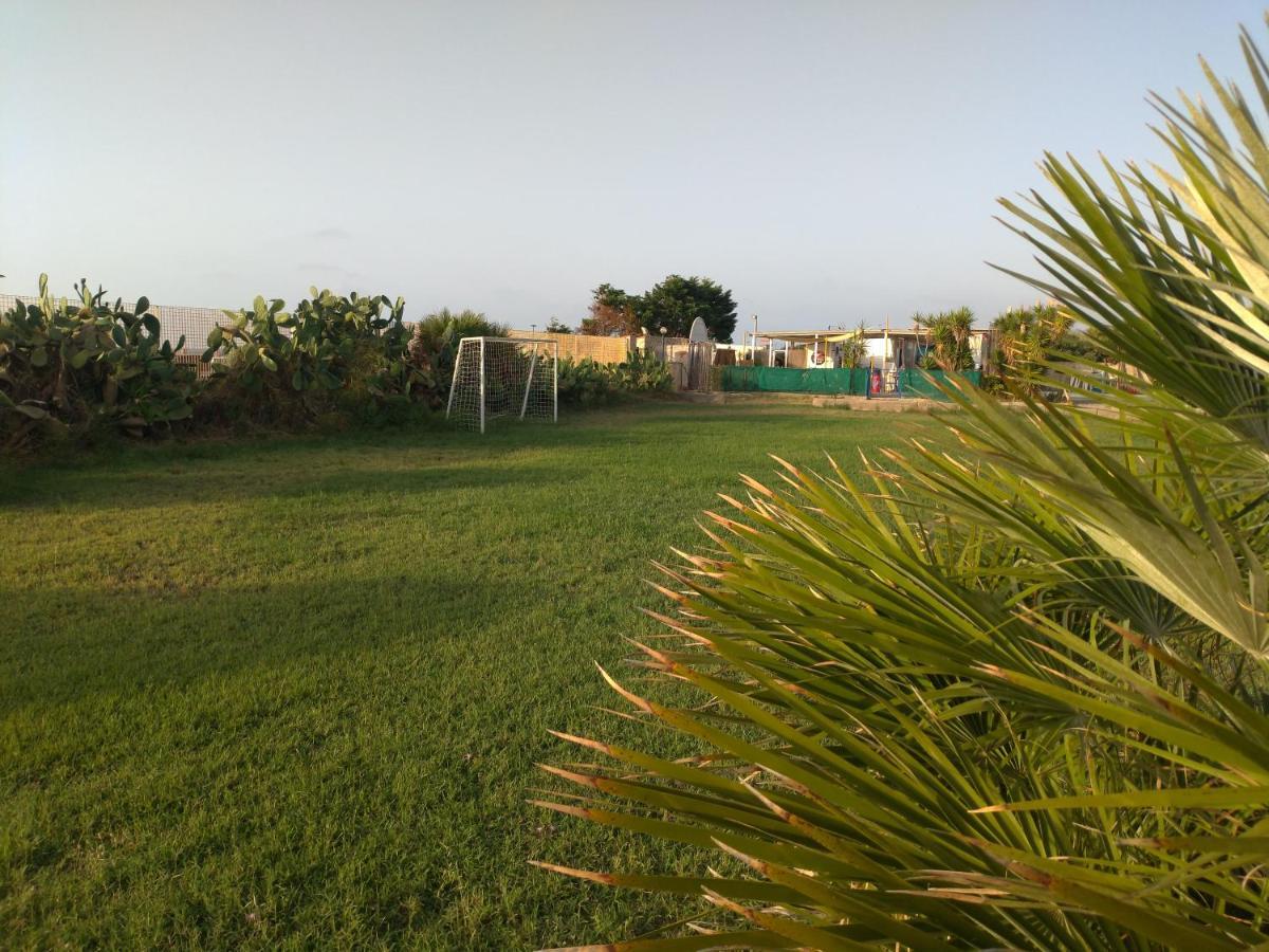 Villa Teti - Sicilia Кампофеличе-ди-Роччелла Экстерьер фото