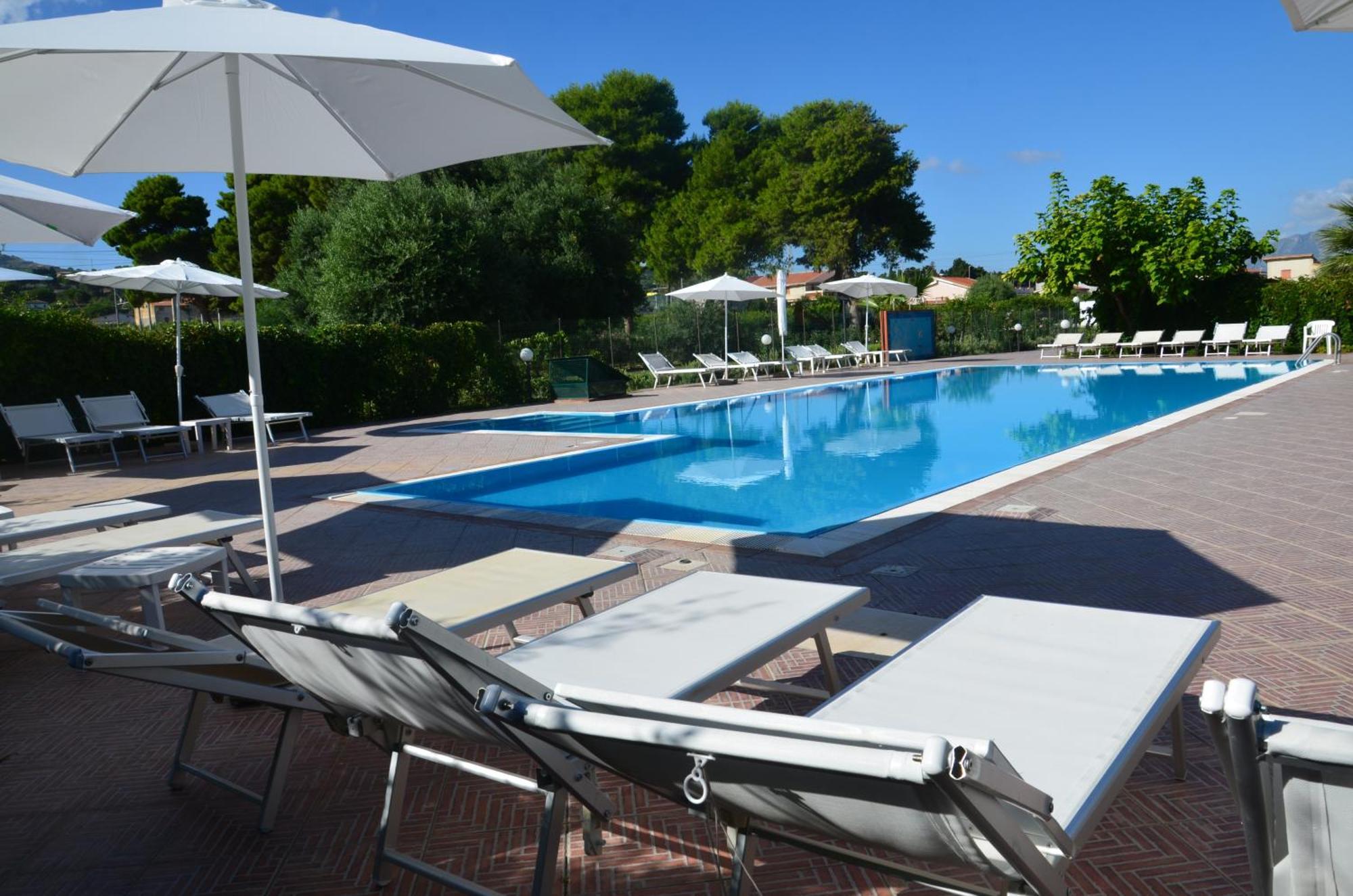 Villa Teti - Sicilia Кампофеличе-ди-Роччелла Экстерьер фото