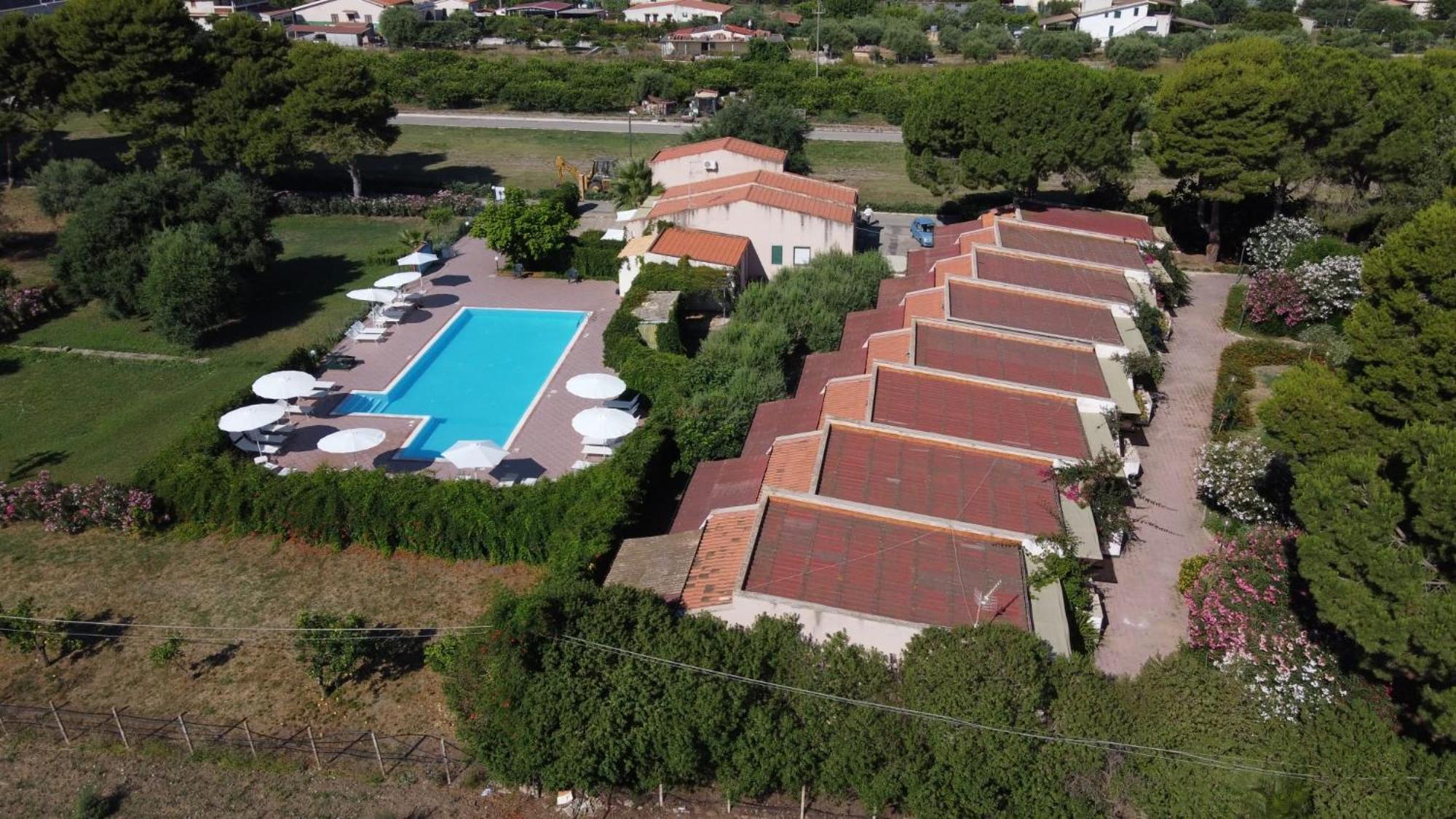 Villa Teti - Sicilia Кампофеличе-ди-Роччелла Экстерьер фото