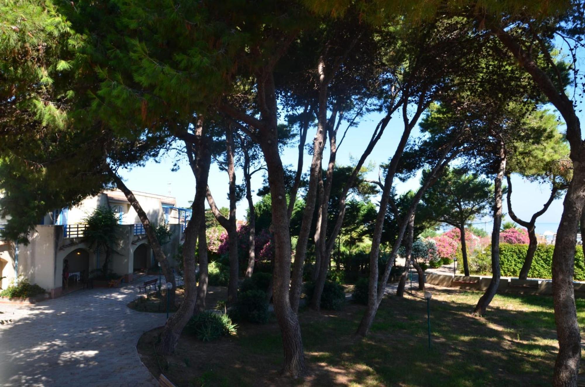 Villa Teti - Sicilia Кампофеличе-ди-Роччелла Экстерьер фото