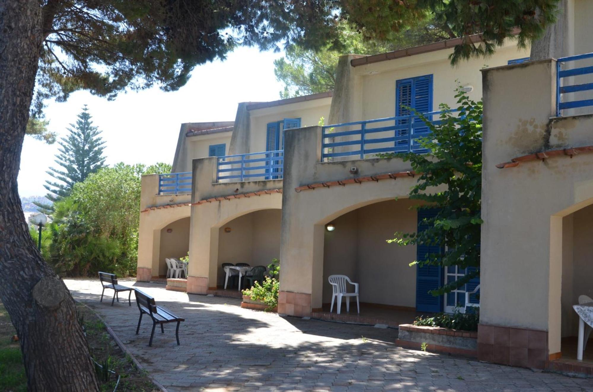 Villa Teti - Sicilia Кампофеличе-ди-Роччелла Экстерьер фото