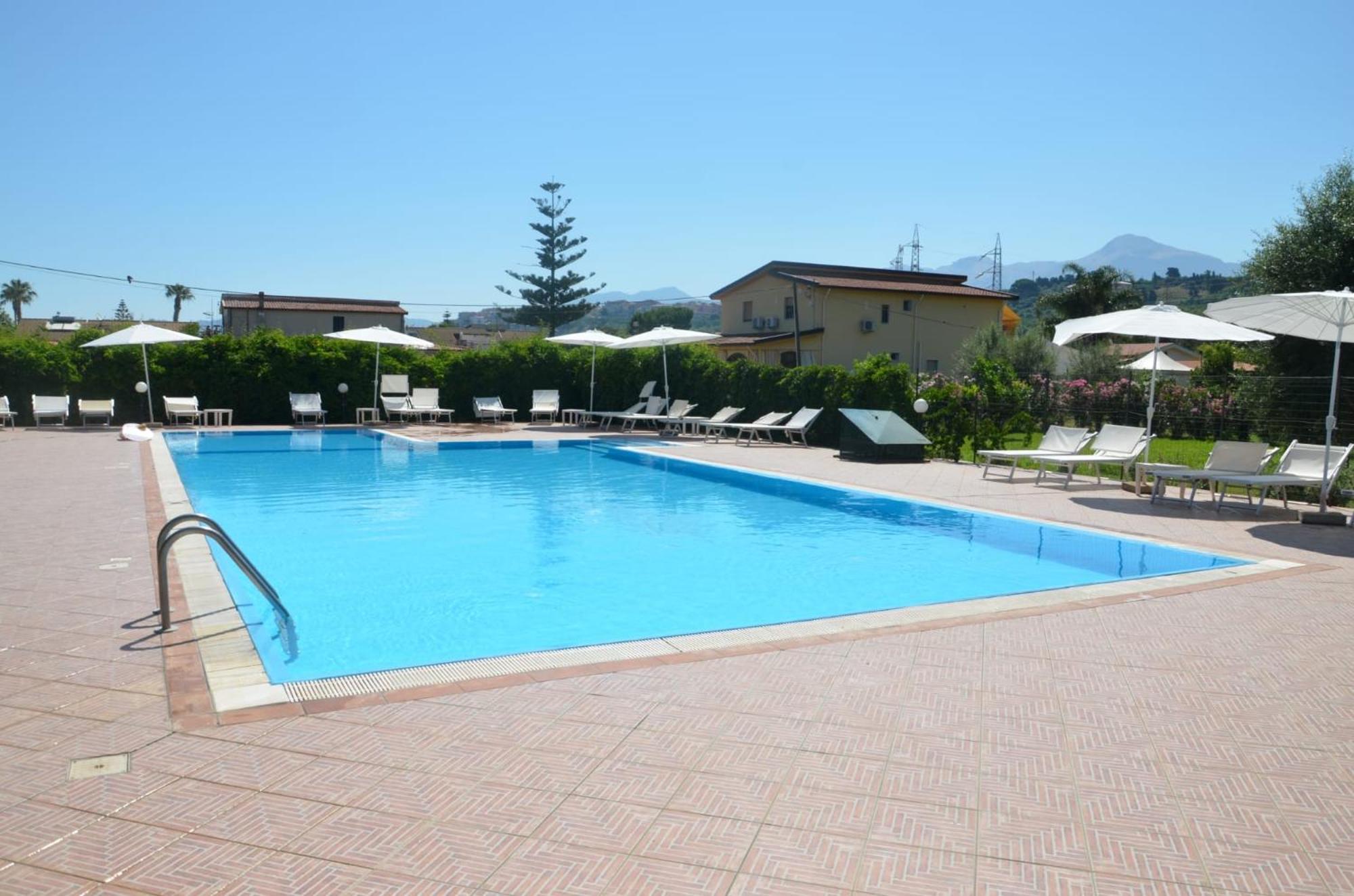 Villa Teti - Sicilia Кампофеличе-ди-Роччелла Экстерьер фото