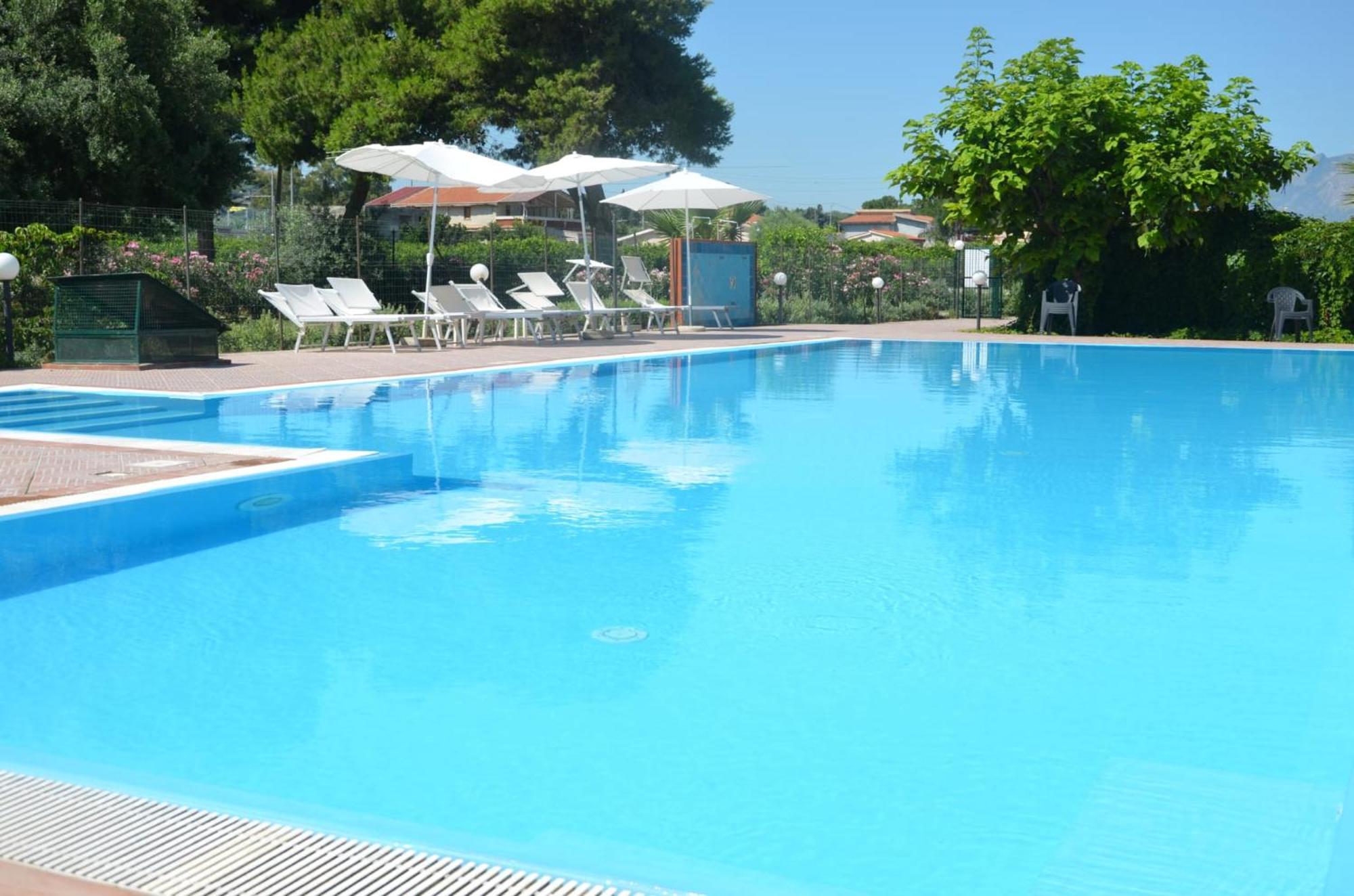 Villa Teti - Sicilia Кампофеличе-ди-Роччелла Экстерьер фото